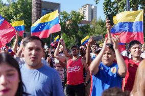 Venezuelans in Chile celebrate the capture of Nicolas Maduro by